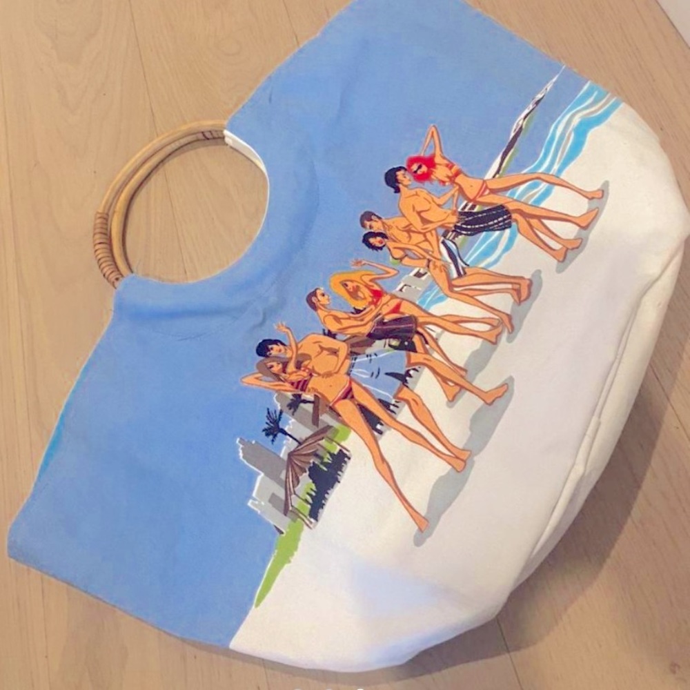 Really cute summer beach bag! Amazing for Europe trips